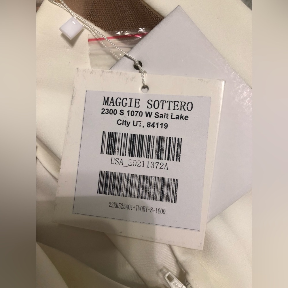 Brand new with tags Maggie Sottero size 8 wedding dress - Picture 5 of 5